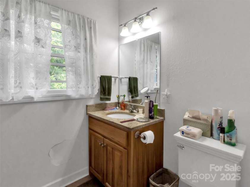 1592 Piney Hill Road, Burnsville, NC 28714.  MLS# CAR4269661, YatesRealty ID 96. 