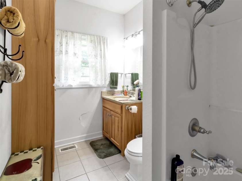 1592 Piney Hill Road, Burnsville, NC 28714.  MLS# CAR4269661, YatesRealty ID 96. 
