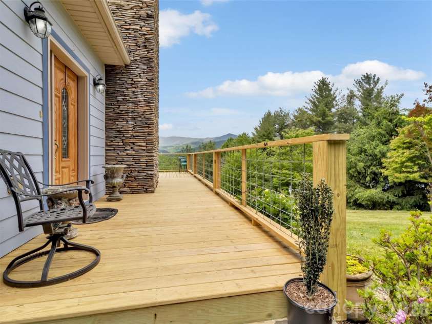 1592 Piney Hill Road, Burnsville, NC 28714.  MLS# CAR4269661, YatesRealty ID 96. 
