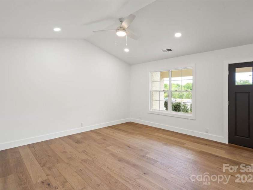 2425 Ellen Avenue, Charlotte, NC 28208.  MLS# CAR4222790, YatesRealty ID 9600. 