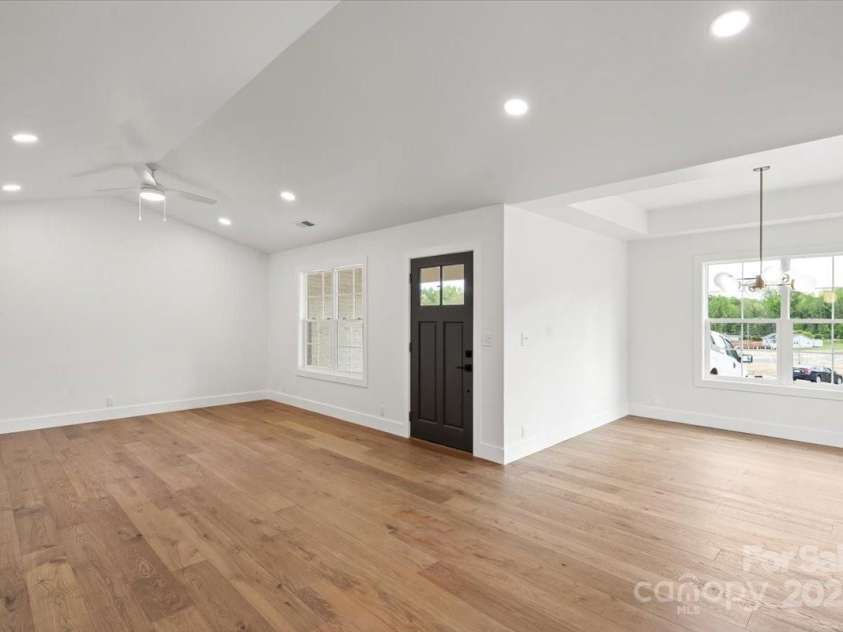 2425 Ellen Avenue, Charlotte, NC 28208.  MLS# CAR4222790, YatesRealty ID 9600. 