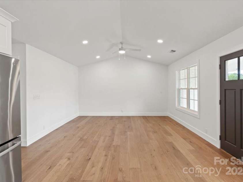 2425 Ellen Avenue, Charlotte, NC 28208.  MLS# CAR4222790, YatesRealty ID 9600. 