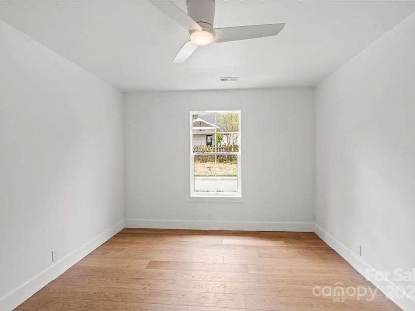 2425 Ellen Avenue, Charlotte, NC 28208.  MLS# CAR4222790, YatesRealty ID 9600. 