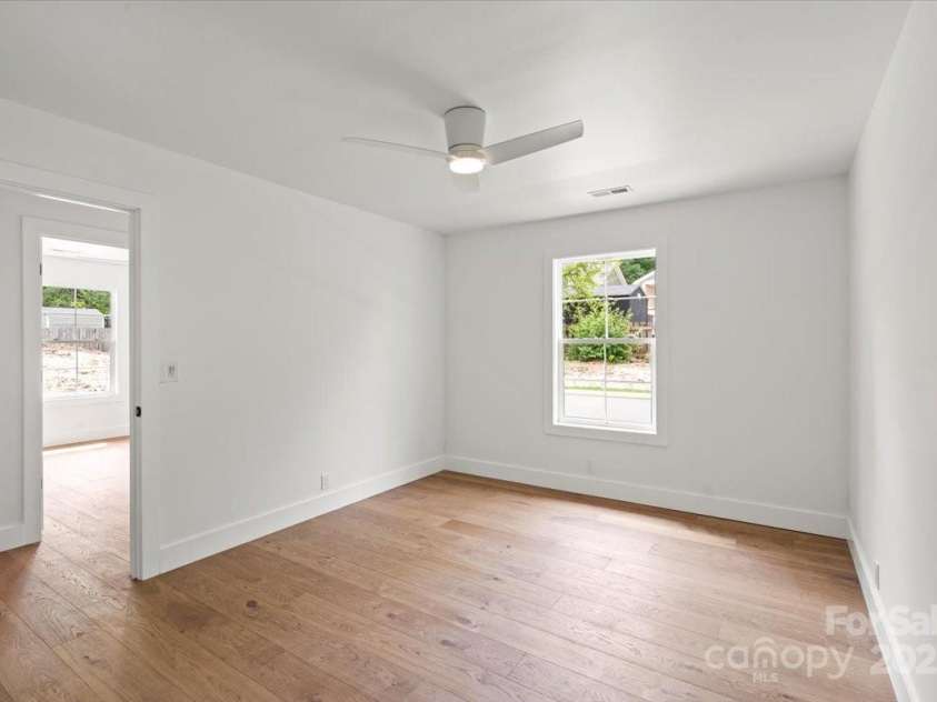 2425 Ellen Avenue, Charlotte, NC 28208.  MLS# CAR4222790, YatesRealty ID 9600. 
