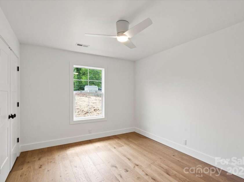 2425 Ellen Avenue, Charlotte, NC 28208.  MLS# CAR4222790, YatesRealty ID 9600. 