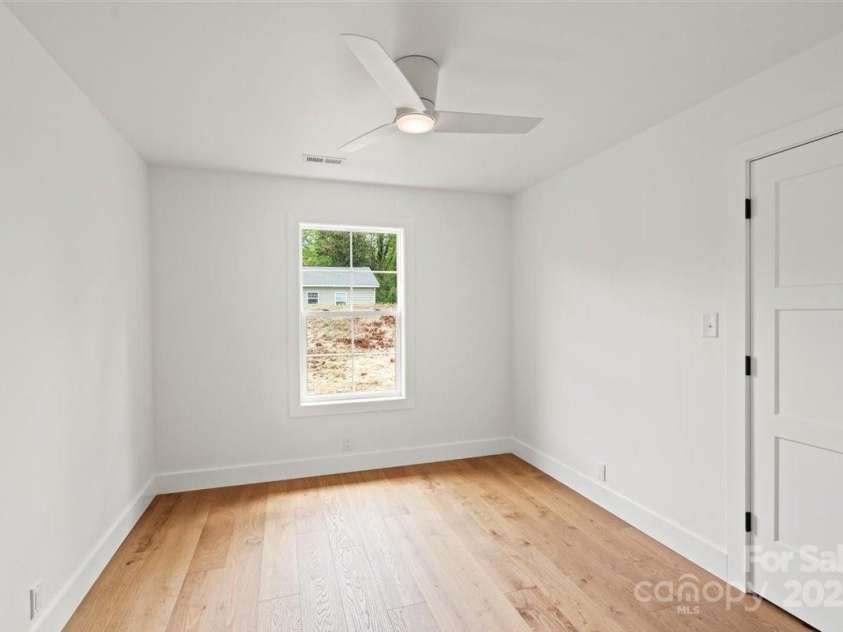 2425 Ellen Avenue, Charlotte, NC 28208.  MLS# CAR4222790, YatesRealty ID 9600. 