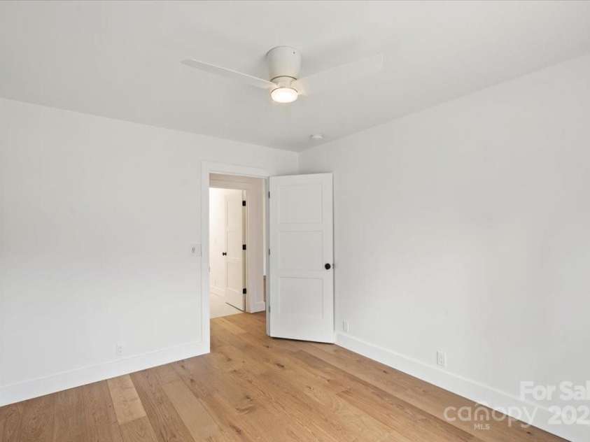 2425 Ellen Avenue, Charlotte, NC 28208.  MLS# CAR4222790, YatesRealty ID 9600. 