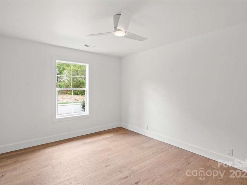 2425 Ellen Avenue, Charlotte, NC 28208.  MLS# CAR4222790, YatesRealty ID 9600. 