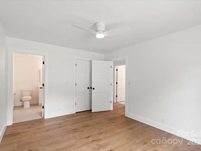 2425 Ellen Avenue, Charlotte, NC 28208.  MLS# CAR4222790, YatesRealty ID 9600. 