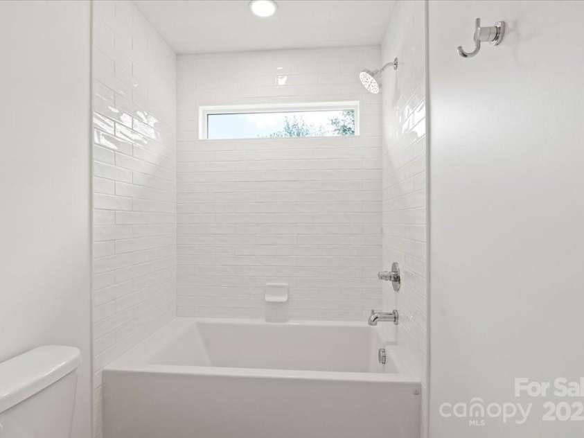 2425 Ellen Avenue, Charlotte, NC 28208.  MLS# CAR4222790, YatesRealty ID 9600. 