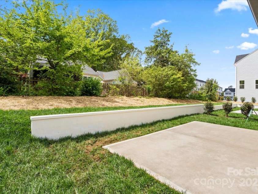 2425 Ellen Avenue, Charlotte, NC 28208.  MLS# CAR4222790, YatesRealty ID 9600. 
