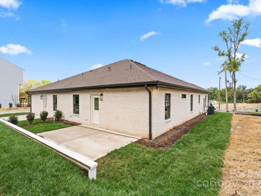 2425 Ellen Avenue, Charlotte, NC 28208.  MLS# CAR4222790, YatesRealty ID 9600. 