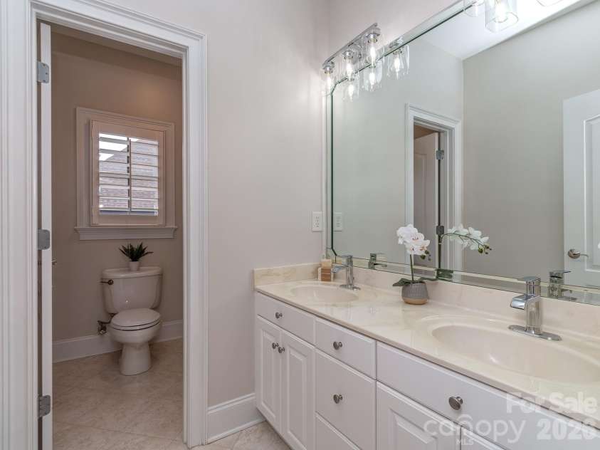 8208 Wingard Road, Waxhaw, NC 28173.  MLS# CAR4289721, YatesRealty ID 9601. Hall Bath