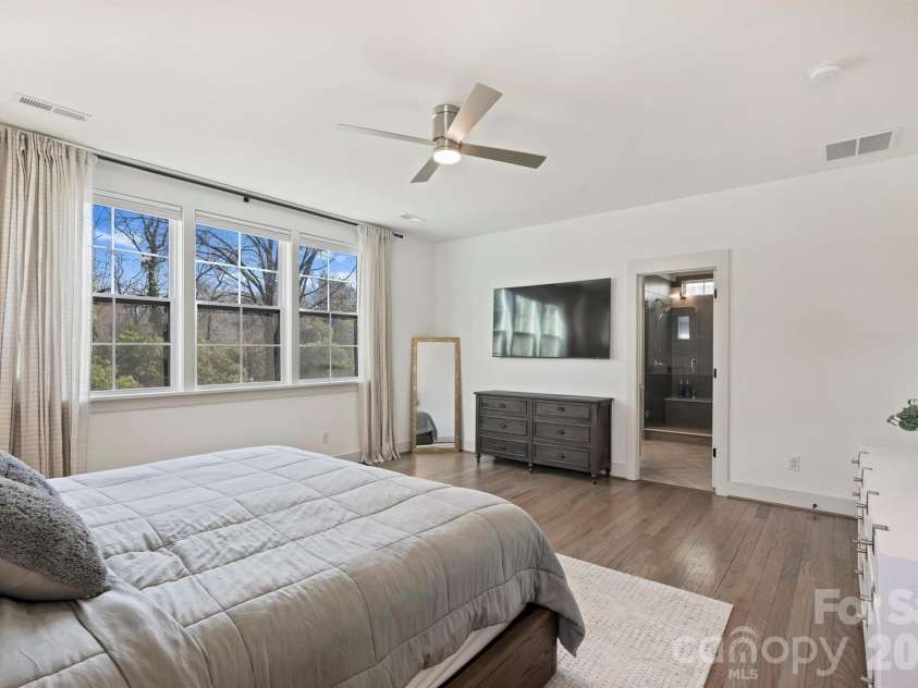 1414 Briar Creek Road, Charlotte, NC 28205.  MLS# CAR4350080, YatesRealty ID 9603. 