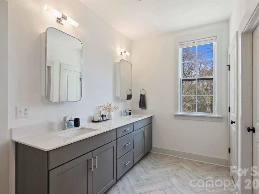 1414 Briar Creek Road, Charlotte, NC 28205.  MLS# CAR4350080, YatesRealty ID 9603. 