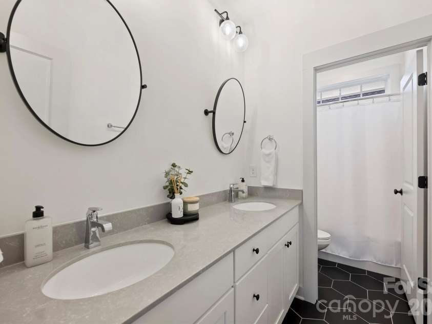 1414 Briar Creek Road, Charlotte, NC 28205.  MLS# CAR4350080, YatesRealty ID 9603. 