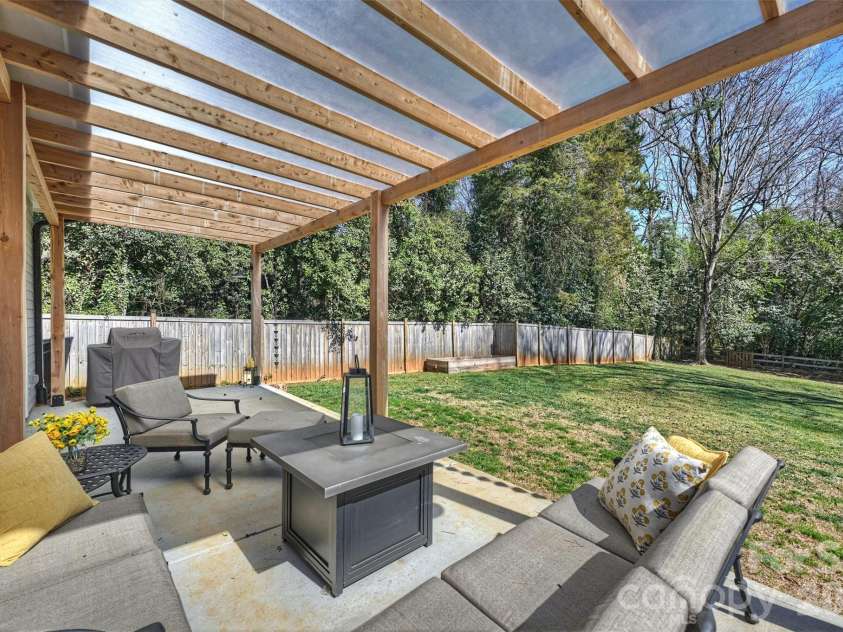 1414 Briar Creek Road, Charlotte, NC 28205.  MLS# CAR4350080, YatesRealty ID 9603. 