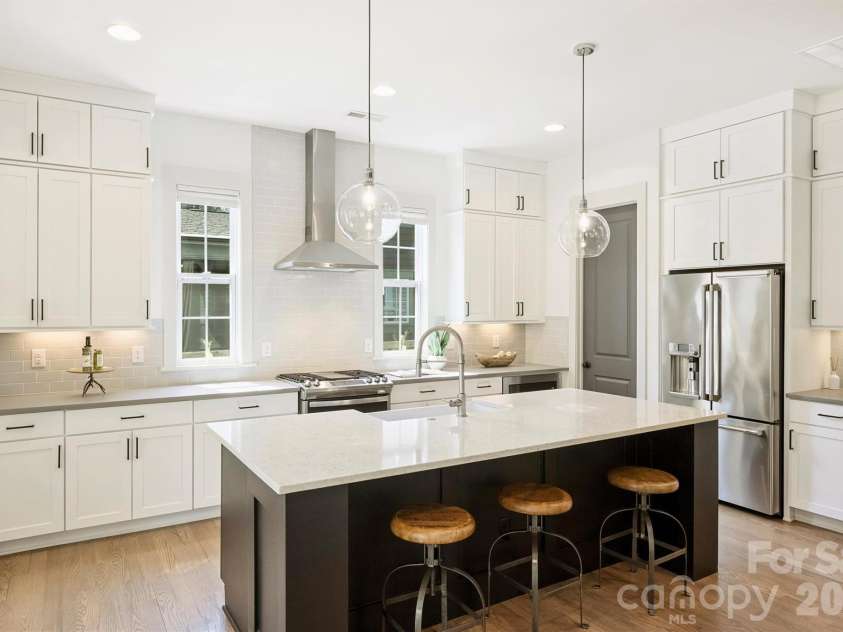 1414 Briar Creek Road, Charlotte, NC 28205.  MLS# CAR4350080, YatesRealty ID 9603. 