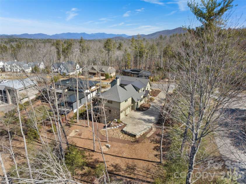 206 Kelmscott Lane, Asheville, NC 28803.  MLS# CAR4343948, YatesRealty ID 9604. Expansive back yard for privacy