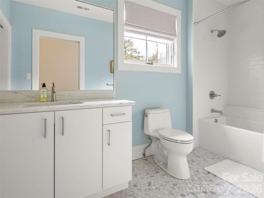 206 Kelmscott Lane, Asheville, NC 28803.  MLS# CAR4343948, YatesRealty ID 9604. Upper level bathroom #2