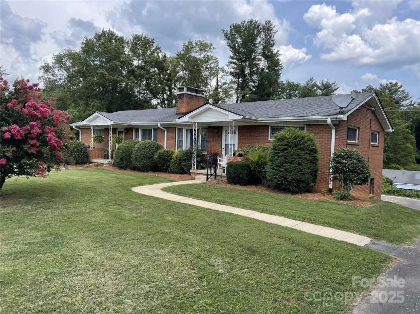 114/116 Arco Road, Asheville, NC 28805.  MLS# CAR4227410, YatesRealty ID 9606. Lovely brick duplex