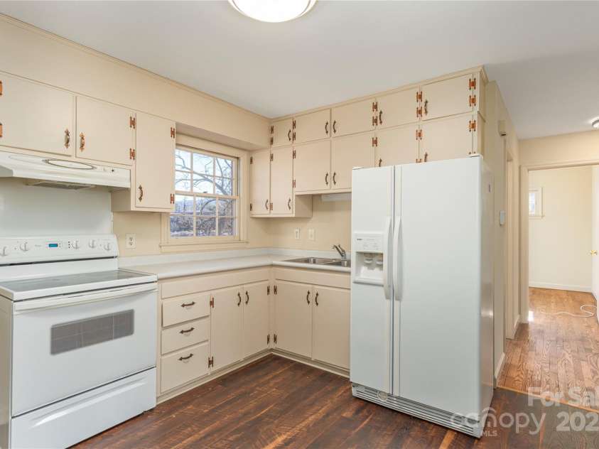 114/116 Arco Road, Asheville, NC 28805.  MLS# CAR4227410, YatesRealty ID 9606. Right side- Kitchen