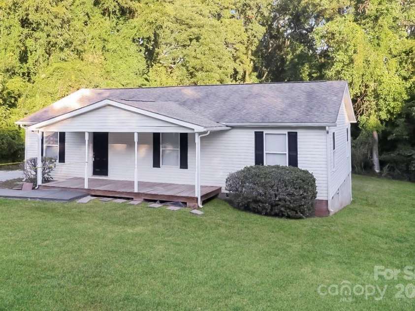 19 Church Street, York, SC 29745.  MLS# CAR4232657, YatesRealty ID 9607. 