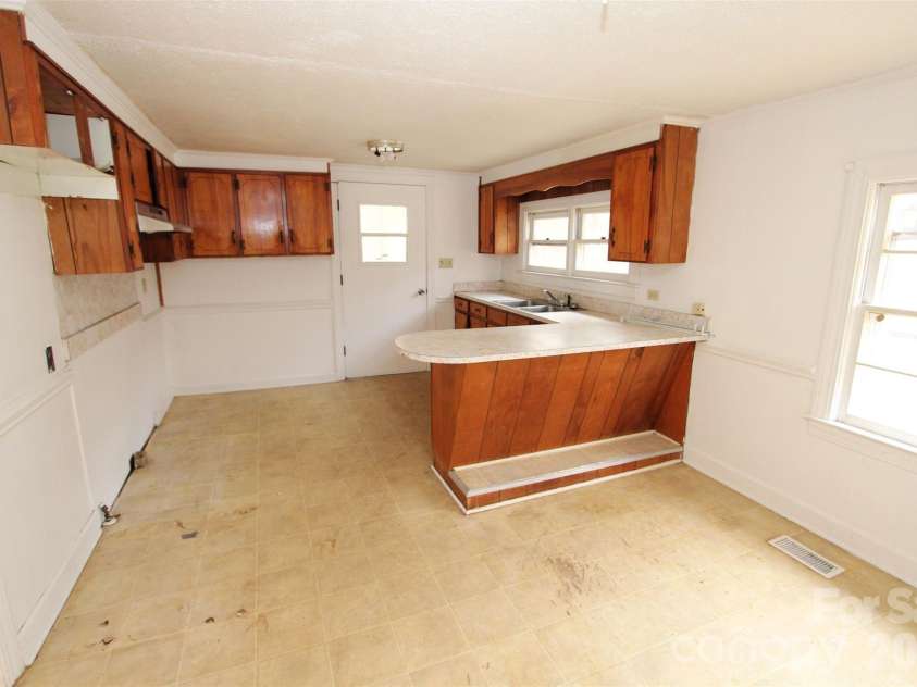 562 US Highway 1 None, Rockingham, NC 28379.  MLS# CAR4353855, YatesRealty ID 9608. 