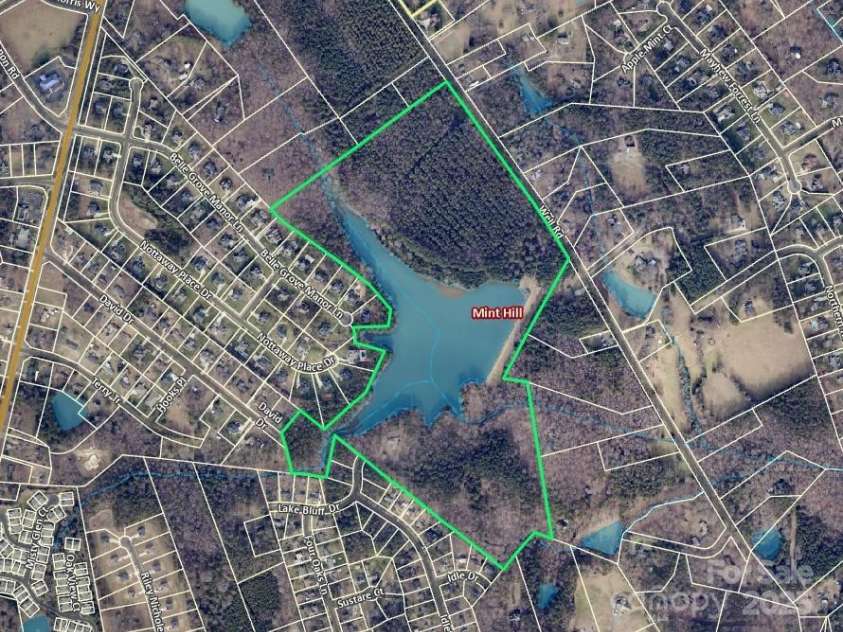 13828 Lake Bluff Drive, Matthews, NC 28105.  MLS# CAR4223942, YatesRealty ID 961. 