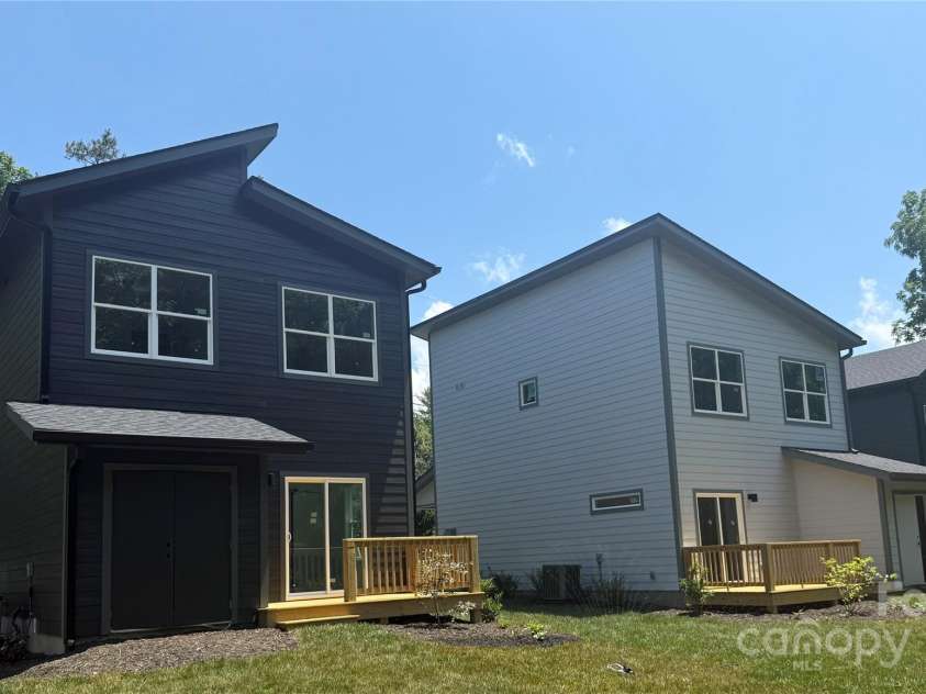 6 Cub Road, Asheville, NC 28806.  MLS# CAR4239054, YatesRealty ID 9610. Back Yard