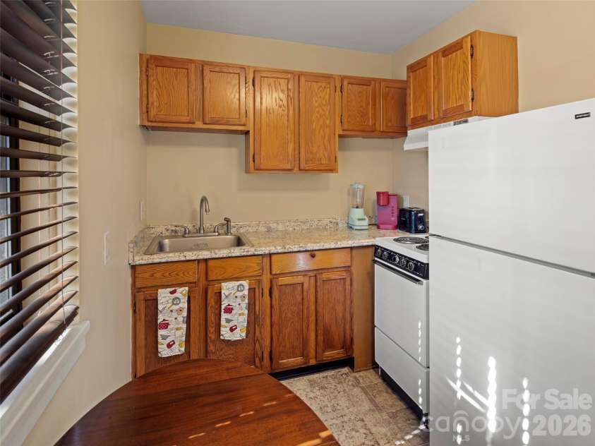 615 Biltmore Avenue, Asheville, NC 28803.  MLS# CAR4416820, YatesRealty ID 9610. 