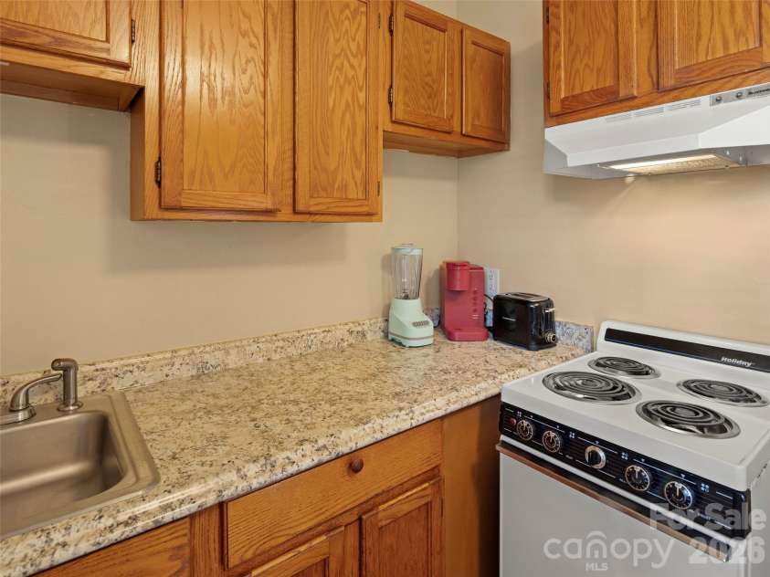 615 Biltmore Avenue, Asheville, NC 28803.  MLS# CAR4416820, YatesRealty ID 9610. 