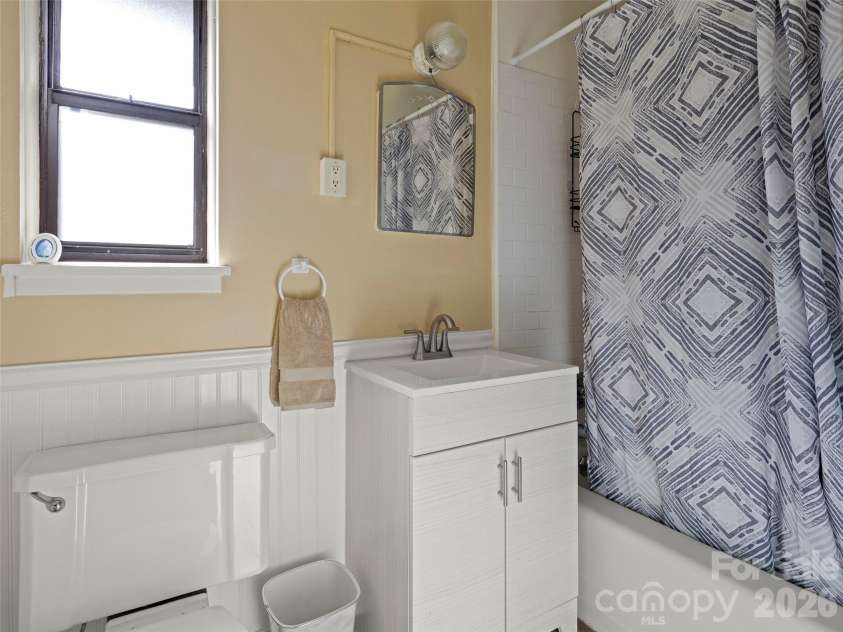 615 Biltmore Avenue, Asheville, NC 28803.  MLS# CAR4416820, YatesRealty ID 9610. 