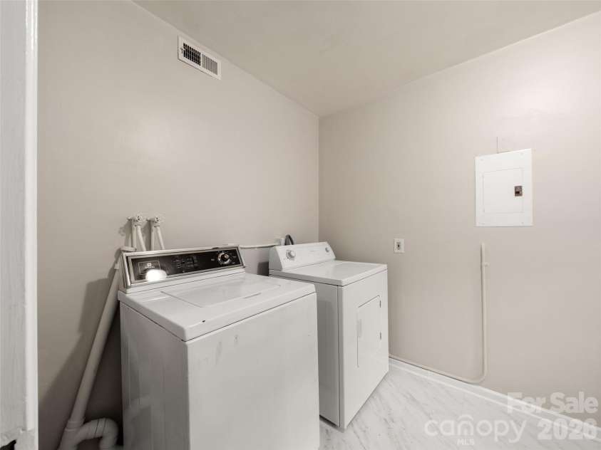 615 Biltmore Avenue, Asheville, NC 28803.  MLS# CAR4416820, YatesRealty ID 9610. 