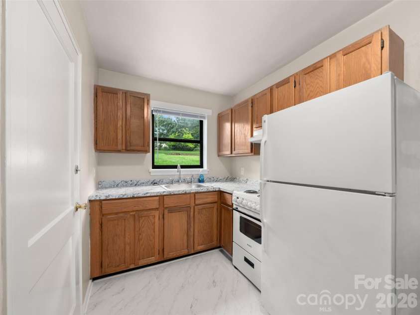 615 Biltmore Avenue, Asheville, NC 28803.  MLS# CAR4416820, YatesRealty ID 9610. 