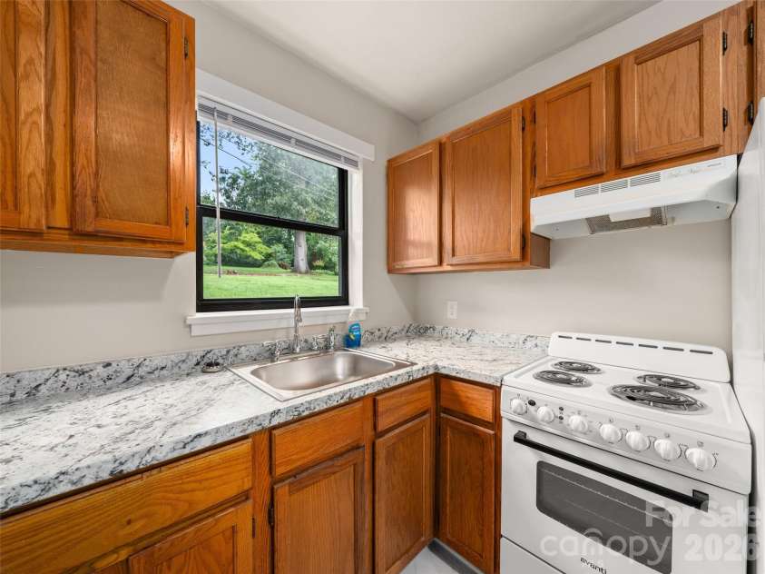 615 Biltmore Avenue, Asheville, NC 28803.  MLS# CAR4416820, YatesRealty ID 9610. 
