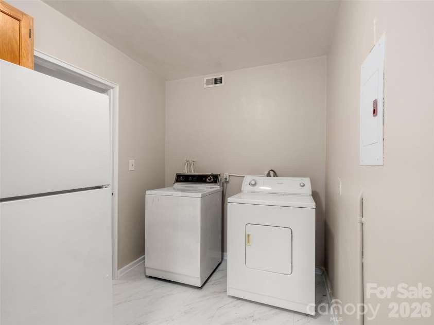 615 Biltmore Avenue, Asheville, NC 28803.  MLS# CAR4416820, YatesRealty ID 9610. 