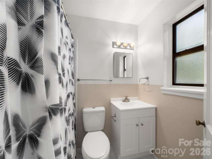 615 Biltmore Avenue, Asheville, NC 28803.  MLS# CAR4416820, YatesRealty ID 9610. 