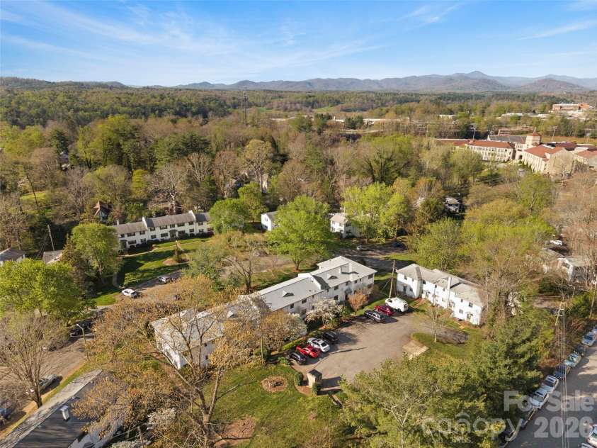 615 Biltmore Avenue, Asheville, NC 28803.  MLS# CAR4416820, YatesRealty ID 9610. 