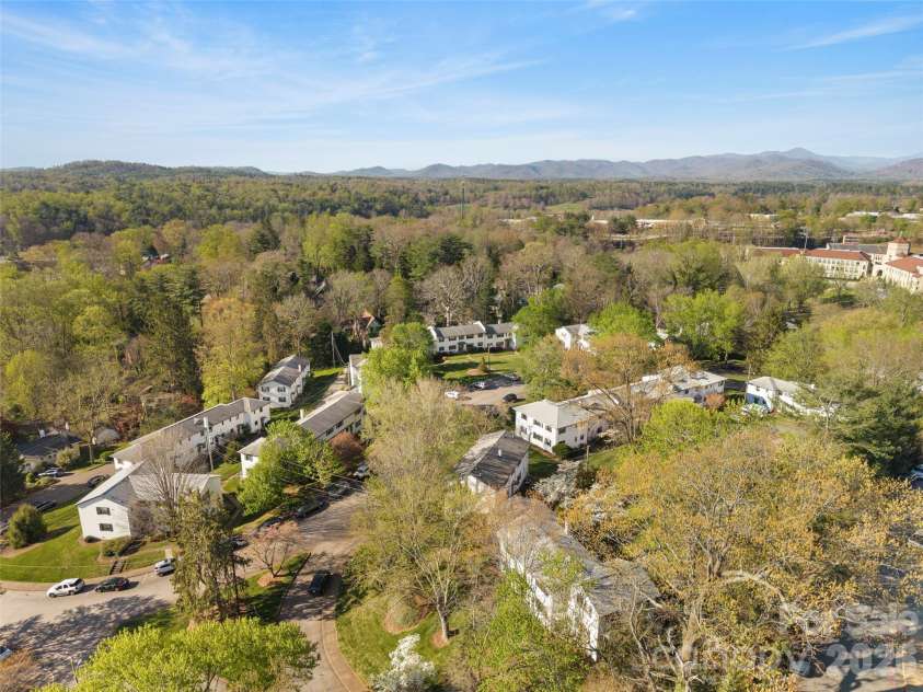 615 Biltmore Avenue, Asheville, NC 28803.  MLS# CAR4416820, YatesRealty ID 9610. 