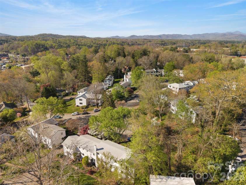 615 Biltmore Avenue, Asheville, NC 28803.  MLS# CAR4416820, YatesRealty ID 9610. 