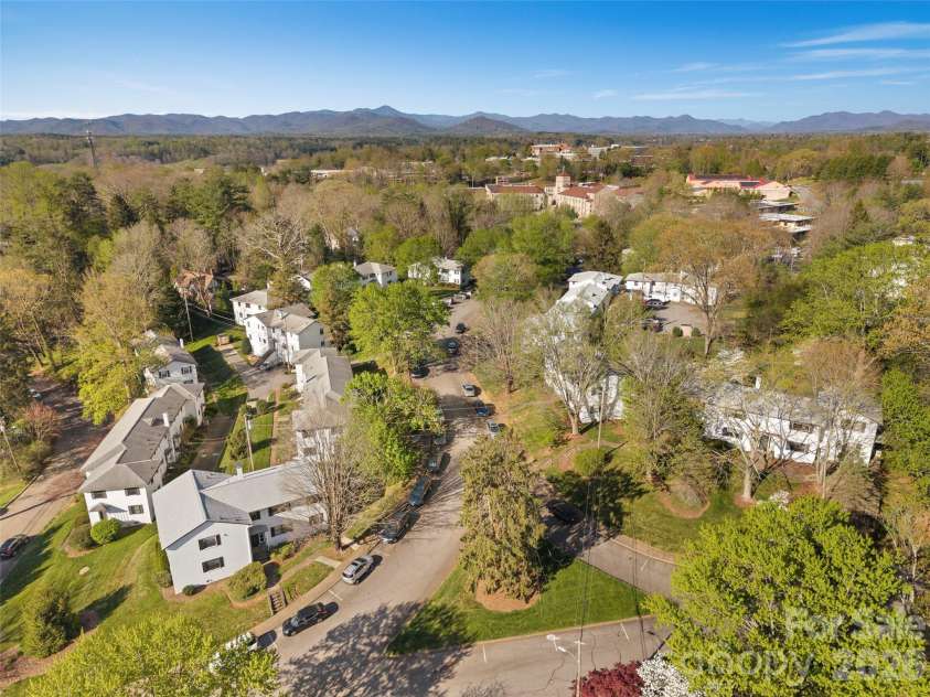 615 Biltmore Avenue, Asheville, NC 28803.  MLS# CAR4416820, YatesRealty ID 9610. 