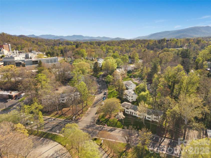 615 Biltmore Avenue, Asheville, NC 28803.  MLS# CAR4416820, YatesRealty ID 9610. 