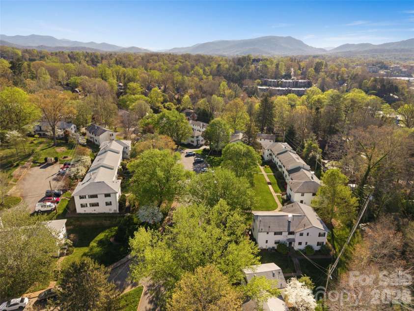 615 Biltmore Avenue, Asheville, NC 28803.  MLS# CAR4416820, YatesRealty ID 9610. 