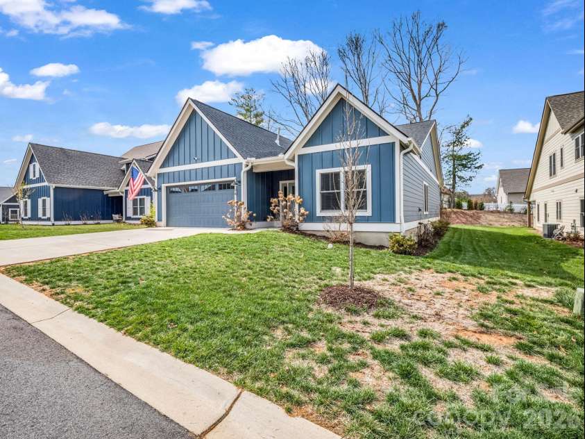 204 Weybridge Drive, Arden, NC 28704.  MLS# CAR4361076, YatesRealty ID 9611. 