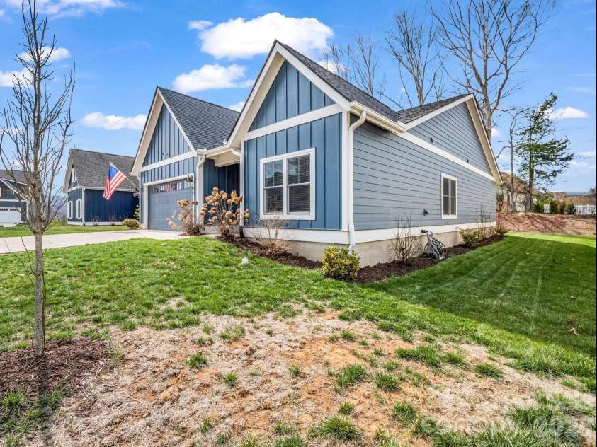 204 Weybridge Drive, Arden, NC 28704.  MLS# CAR4361076, YatesRealty ID 9611. 