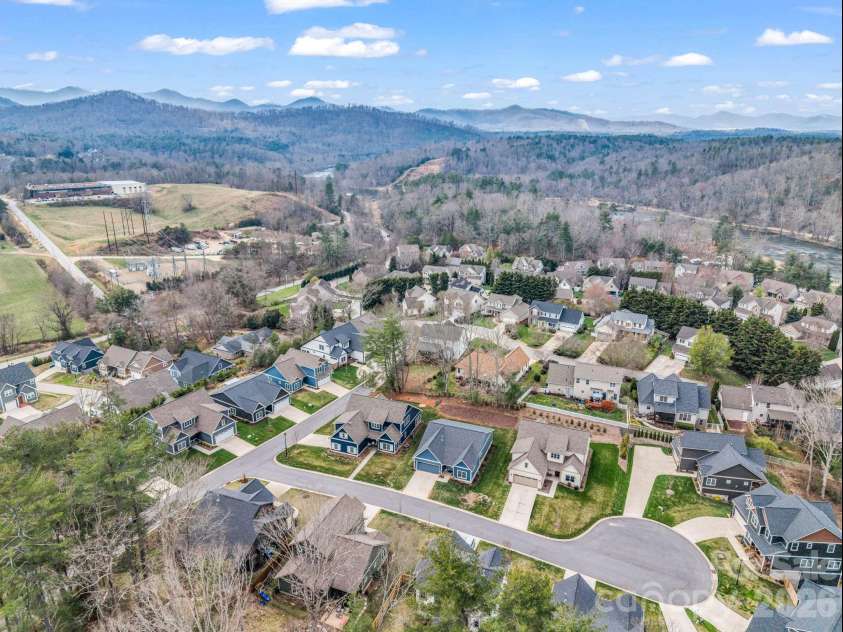 204 Weybridge Drive, Arden, NC 28704.  MLS# CAR4361076, YatesRealty ID 9611. 