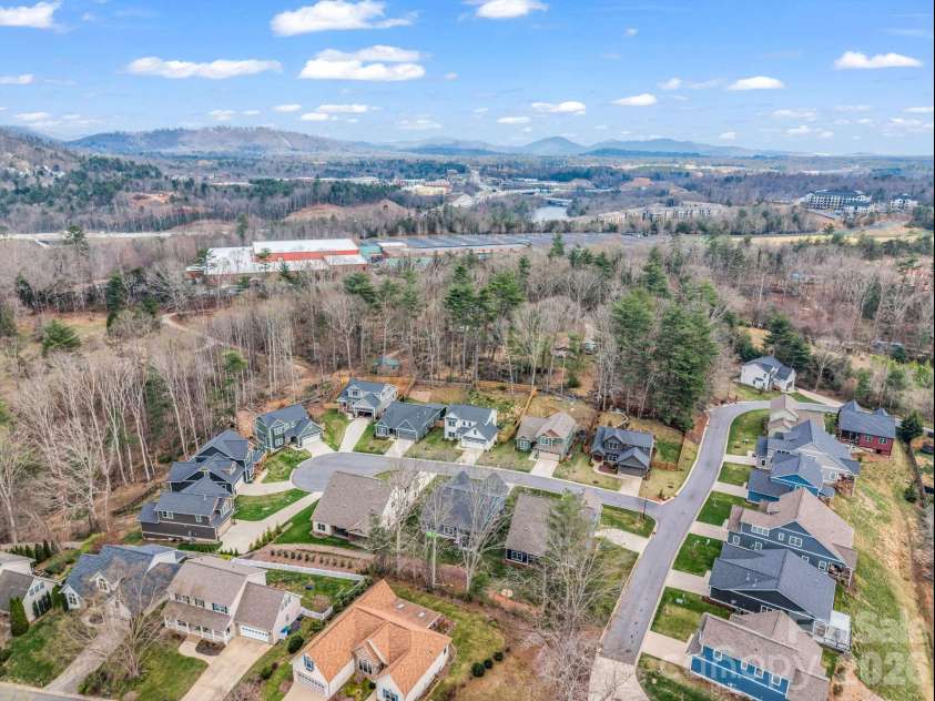 204 Weybridge Drive, Arden, NC 28704.  MLS# CAR4361076, YatesRealty ID 9611. 