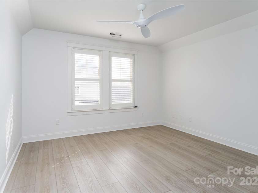 15 Dayflower Drive, Asheville, NC 28803.  MLS# CAR4209774, YatesRealty ID 9613. Upstairs bedroom