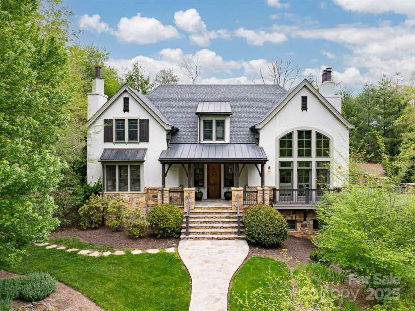 32 Ramble Way, Asheville, NC 28803.  MLS# CAR4251948, YatesRealty ID 9614. Front Entrance